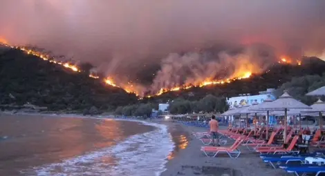 Огромни пожари в Гърция - спряха движението и обявиха бедствено положение