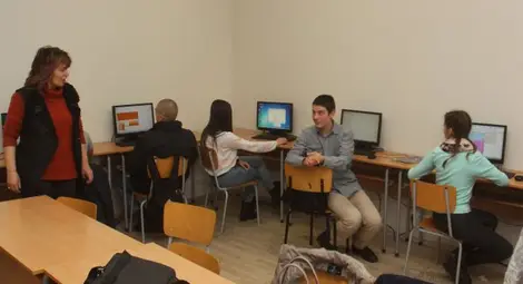 Разходите на учителите за транспорт и наем ще бъдат облекчени