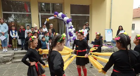 Първият школски звънец удари за 21 първолаци в община Ценово