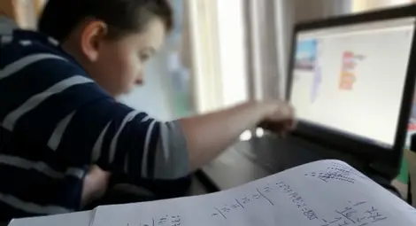 Дистанционното обучение и обездвижването на децата - има ли полезен ход