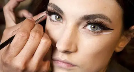 Бивша гримьорка е новият парламентарен секретар на военните