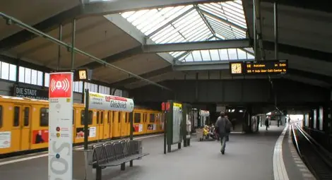 Пияни германци се изпикаха върху деца от Източна Европа, крещейки "Хайл Хитлер"