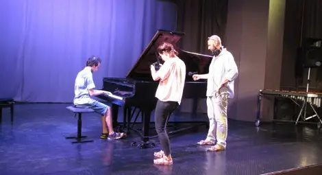 Във филма ще звучат изпълнения на младия русенски пианист Николай Димитров. Снимки: Русе Медиа