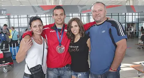 Ивет Лалова поздрави  сребърния Денис Димитров