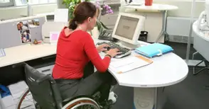 Шефове на фирми могат да заявят наемане на младежи и инвалиди