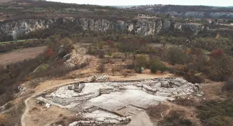 Най-широката крепостна стена в България открита край Широково Най-широката крепостна стена в България открита край Широково
