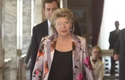 Еврокомисар Рединг: Съгласна съм с всички граждани, които протестират Еврокомисар Рединг: Съгласна съм с всички граждани, които протестират