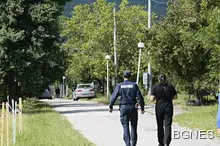 Куриоз! Крадец си забрави мобилния в чужда кола