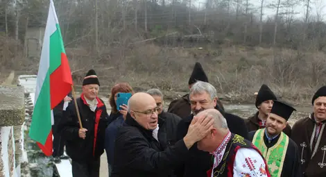 Ден след Бабинден в Черешово празнуваха и уникалния Дядовден Ден след Бабинден в Черешово празнуваха и уникалния Дядовден