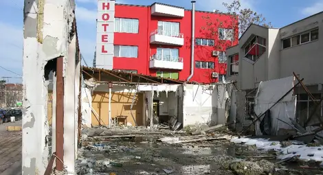 Общината разчиства грозна гледка до Автогарата