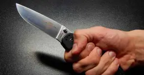 Дрогиран налетял с нож на непознат заради опит да го помири с бащата на приятелката му