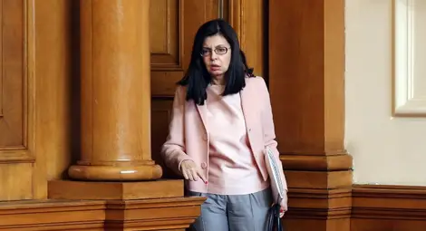 Кунева: Миналата година няма закрити училища