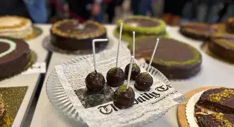 12-годишната Александра Барбова грабна наградата на кмета на Русе със своята торта Гараш с бял шоколад /галерия/