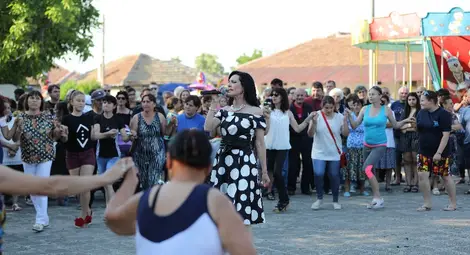 Славка Калчева пя на  празника на Полско Косово