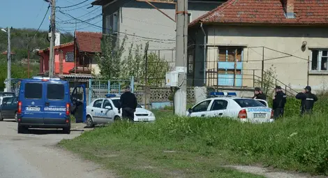 Три години пробация за извита полицейска ръка в Трите гълъба