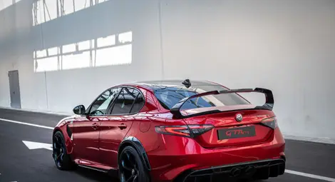 Alfa Romeo Giulia GTAm спечели награда за спортна кола на годината