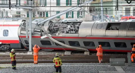 Международен влак дерайлира в Швейцария, има ранени Международен влак дерайлира в Швейцария, има ранени