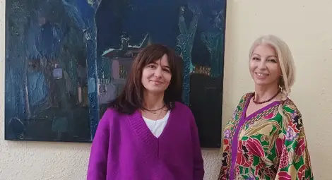 Диляна /вляво/ и Антоанета са обединени от идеята да дават възможности на все повече хора да видят и оценят красивото лице на модния сектор в Русе. Снимка: Авторът Диляна /вляво/ и Антоанета са обединени от идеята да дават възможности на все повече хора да видят и оценят красивото лице на модния сектор в Русе. Снимка: Авторът