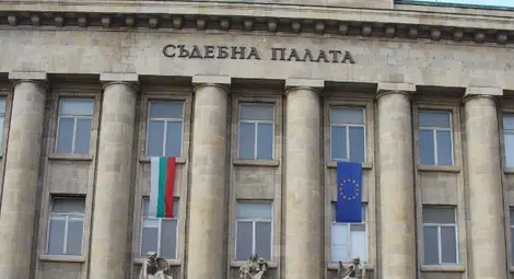 Шеф пребил сервитьорка след отказ да работи извънредно