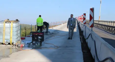 Над половин милион леки коли са преминали само в посока от България към Румъния през Дунав мост при Русе за последните четири месеца Над половин милион леки коли са преминали само в посока от България към Румъния през Дунав мост при Русе за последните четири месеца