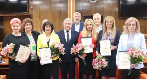 Петима педагози от Русе ще бъдат удостоени с почетното отличие &bdquo;Неофит Рилски&ldquo; в навечерието на 24 май