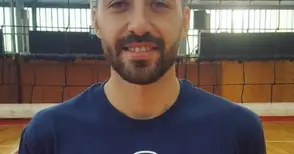 Виктор Костадинов тренира за футболна кариера