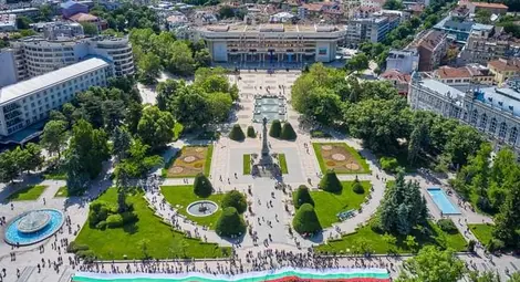 80-метров трибагреник поведе шествието в чест на деня на българската духовност и култура