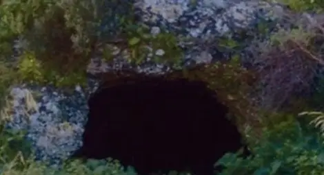 Българи живеят като роби в пещера в Кипър