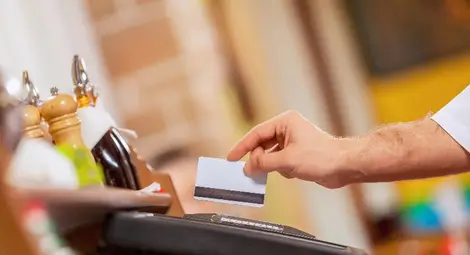 Сложиха таван на таксите за плащания с банкови карти Сложиха таван на таксите за плащания с банкови карти