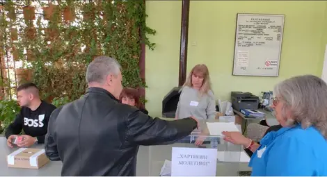 Напрежение на кметския балотаж в Две могили след спокойния първи тур