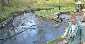 Доброволци измиха малкото езеро в Липник