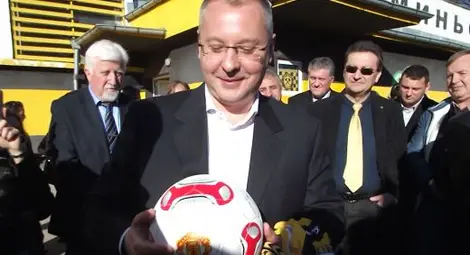 Станишев урежда спонсор на Миньор, клубът го прави център-нападател