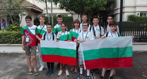 Седмокласници донесоха злато и сребро от олимпиада в Тайланд