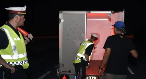 Майката на арестуван за камиона ковчег: Той е екскурзовод, не убиец