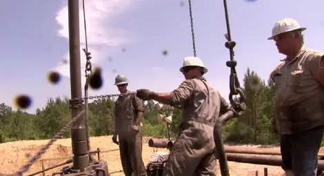 Как се добива &bdquo;черното злато&ldquo; в условия на непоносима жега -  по Viasat Explore