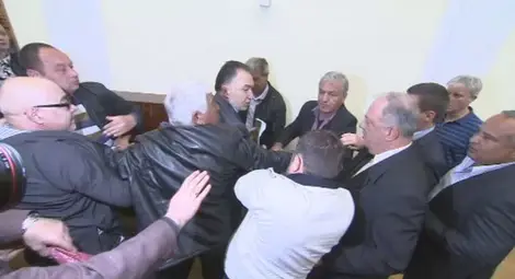 Бъдещето на СДС се решава с дърпане и скубане Бъдещето на СДС се решава с дърпане и скубане