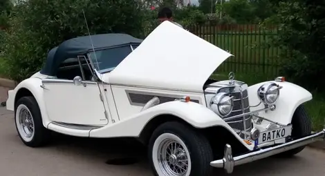 Шармантна абитуриентка с много скъп Мерцедес закъса насред пътя