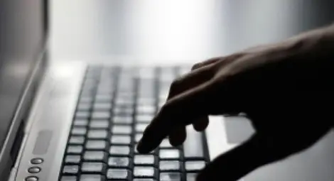 Млад мъж примамен и ограбен след обява в интернет