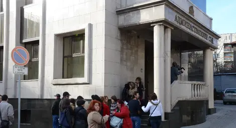 Отложиха делото за забележката  на седмокласник в Европейското