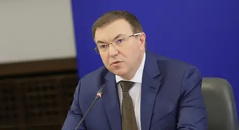 Ангелов: Ще избираме ваксина, когато доставчиците си свършат работата