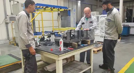 Петима ученици от ПГПТ &bdquo;Атанас Ц. Буров&ldquo; в Русе преминаха успешно дуално обучение в Линамар Лайт Металс