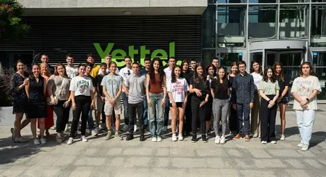 Тийнейджъри учат как се управлява мобилна мрежа в програмата „Втора смяна“ Тийнейджъри учат как се управлява мобилна мрежа в програмата „Втора смяна“