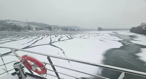 Областният управител на Русе Драгомир Драганов свика среща относно опасността от поява на ледоход в българския участък на река Дунав Областният управител на Русе Драгомир Драганов свика среща относно опасността от поява на ледоход в българския участък на река Дунав