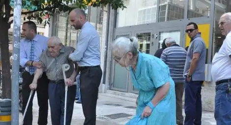 Банкери: Ако се върне драхмата, парите в банките ще се обезценят