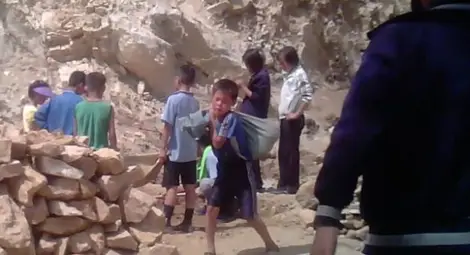 Чукове, камъни, релси &ndash; деца роби строят в Северна Корея