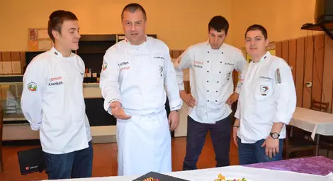 Гимназисти поканиха румънски връстници да премерят сили и в &bdquo;На върха на ножа&ldquo;