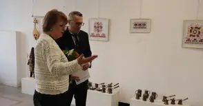 Изработка на приклади за пушки бе представена за първи път на изложба на Дунавска задруга на народните художествени занаяти