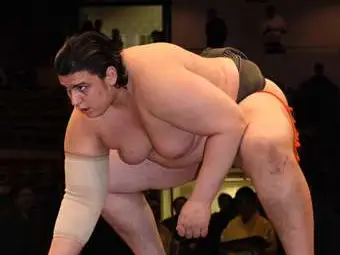 Котоошу с кошмарен старт във Фукуока, Аоияма бие атрактивно с рядка техника /видео/ 