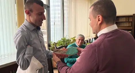 Световният и европейски шампион Християн Стоянов бе удостоен с почетен плакет в Русе Световният и европейски шампион Християн Стоянов бе удостоен с почетен плакет в Русе