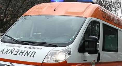 Пенсионерка блъсната в двора на болницата